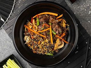 Локшина яєчна WOK з телятиною (320g)