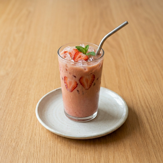 Iced Strawberry Karak