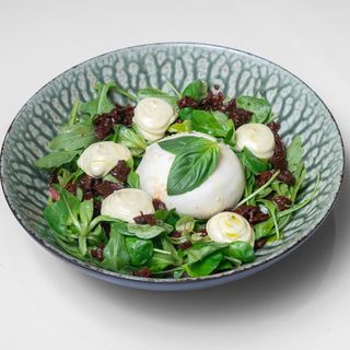 Ensalada de burrata