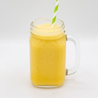 Zumo De Plátano Y Naranja (16 Oz.)