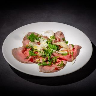 18. Rostbeef con grana e rucola