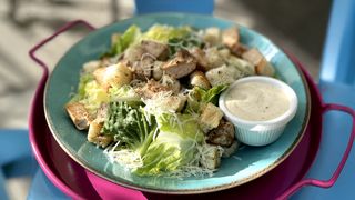 Sałatka chicken caesar
