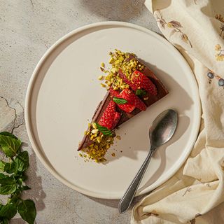 Шоколадов тарт с малини и шамфъстък (160 г)