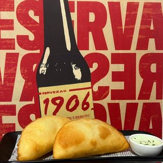 Empanada de carne mechada con queso