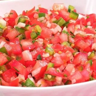 Chismol, Guarnición