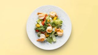 246Салата от скариди и манго