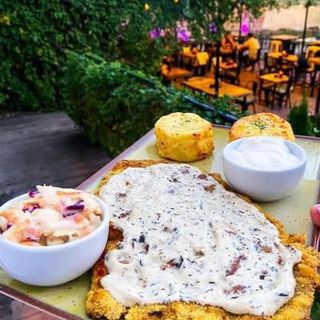 Șnițel de vită (la plită) cu sos de tarhon