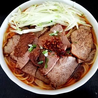 Spaghetti con brodo di manzo