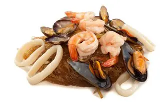 380 Spaghetti di soia con frutti di mare