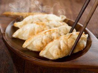 Gyozas De Marisco Con Salsa Agridulce (8 Uds.)