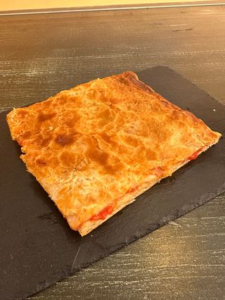 Pizza Parigina Prosciutto cotto provola e pomodoro (15 X 15 Cm.)