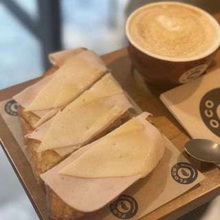 Tomate Natural, Aceite, Sal, Pavo Y Queso (Media Porción)