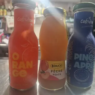 Zumos , melocotón,  naranja y piña