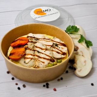 Картопляне пюре з куркою та грибним соусом 350 г (Гаряча страва)