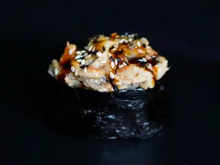 Gunkan z węgorzem (70g)