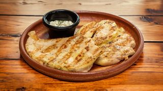 Pileći file na porciju