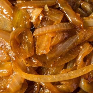 Tostada fugazetta cebolla tomate queso