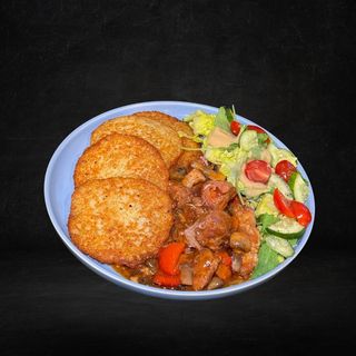 Placki ziemniaczane z gulaszem