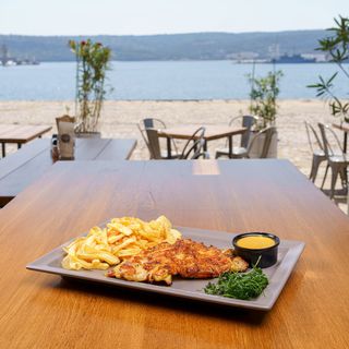 Обезкостено пиле, мариновано в масло от билки (400г)