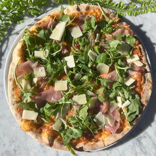 Pizza Rúcula y Jamón Serrano