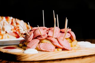 Ración De Salchipapas