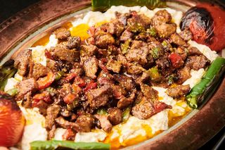 Alinazik - Mușchi de berbecuț, cu vinete și iaurt