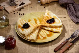 Clatite cu dulceata capsuni