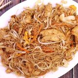 50. Оризови спагети с пилешко, свинско, телешко и яйце (700г)