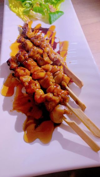 10. Yakitori De Pollo (4 Uds.)