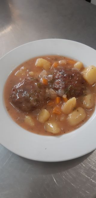 Кюфтета по чирпански с картофи и доматен сос 400гр