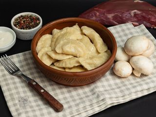 Вареники зі свининою та печерицями (300 грам) (300g)