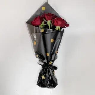3 roses rouge