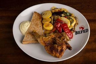 Mezzo galletto Befed alla brace - con verdure