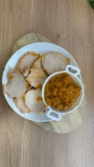 CARNE MECHADA CON PATATAS FRITAS