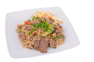 Makaron ryżowy z wołowiną