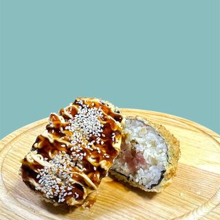 Суши бургер с тунцом и грушей