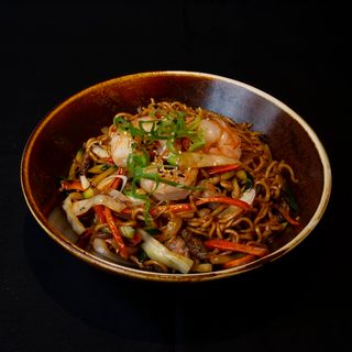 Yakisoba de pluma Ibérica con Langostinos