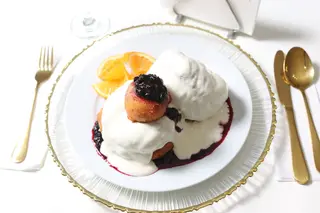 Papanasi cu dulceata si smantana