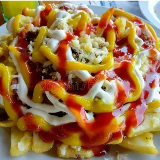 Papas locas mixtas más pollo.