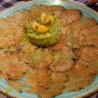 Carpaccio de salmón  al eneldo