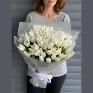 51 білих тюльпанів