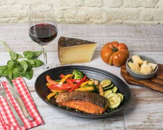 Salmone alla griglia con verdure