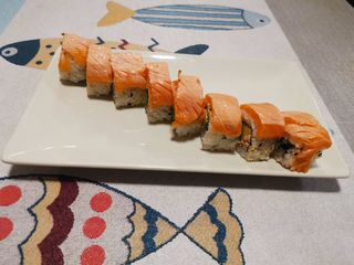 California De Foie Gras Y Aguacate Con Salmon flambeado 