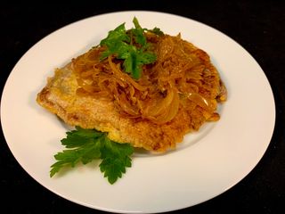 Печінка теляча, смажена з цибулею (150г)