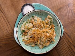 Вареники з капустою зі шкварками, смаженою цибулею та сметаною (310g)