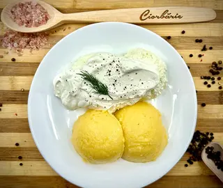 Brânză cu smântână și mămăligă 200/50/200 gr