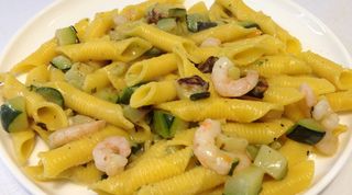  Garganelli gamberetti e zucchini