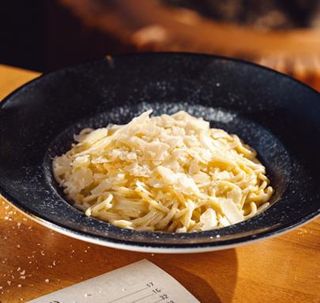 სპაგეტი ოთხი ყველით