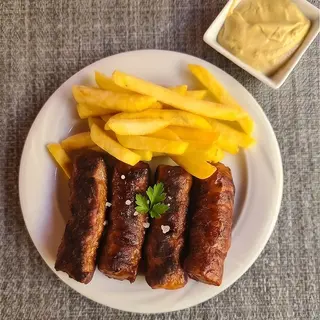 Mici cu cartofi prajiti