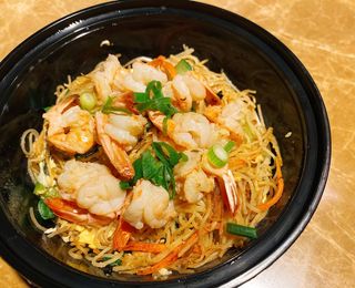 虾鸡蛋粉干Fideos de arroz con gambas y huevo 